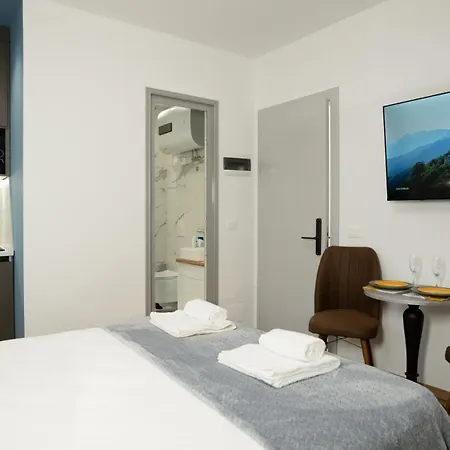 Hotel apartamentowy Circle Center 4*