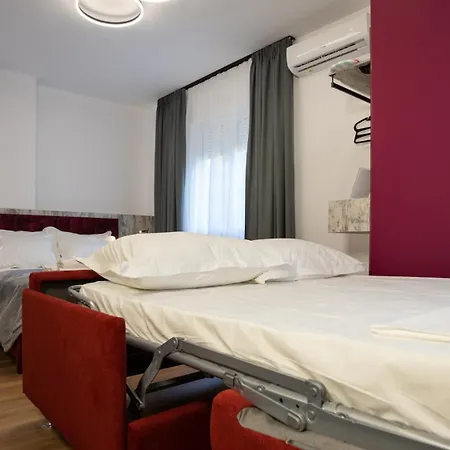 Circle Center 4*