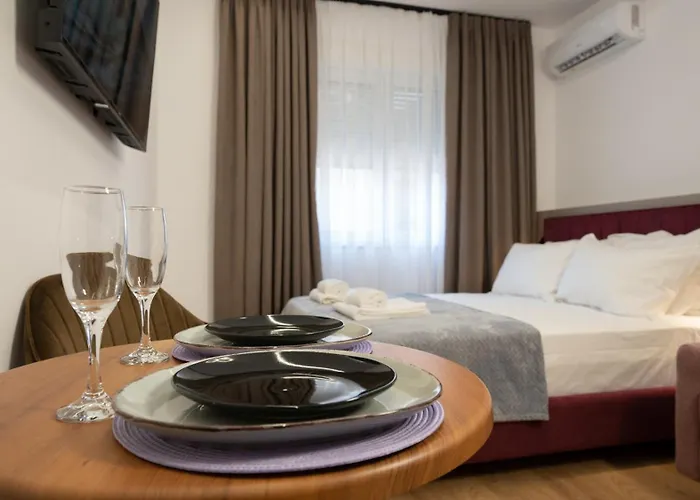 Circle Center 4*