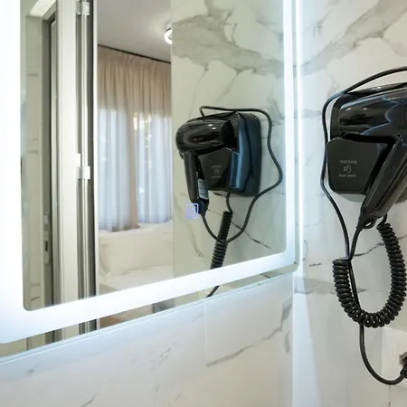 Aparthotel Circle Center 4*