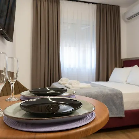 Circle Center 4*